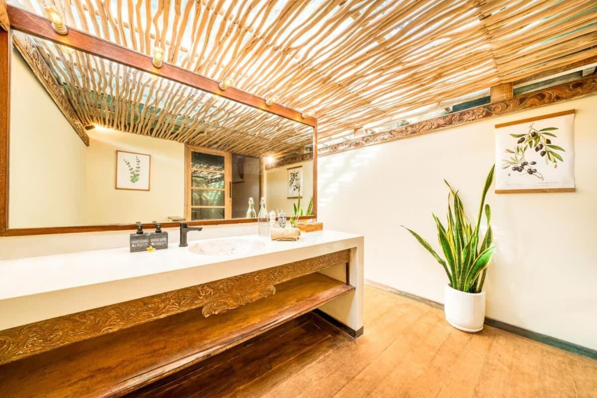 Villa Venice - 2000m2 Garden Right Behind Seminyak (Bali)