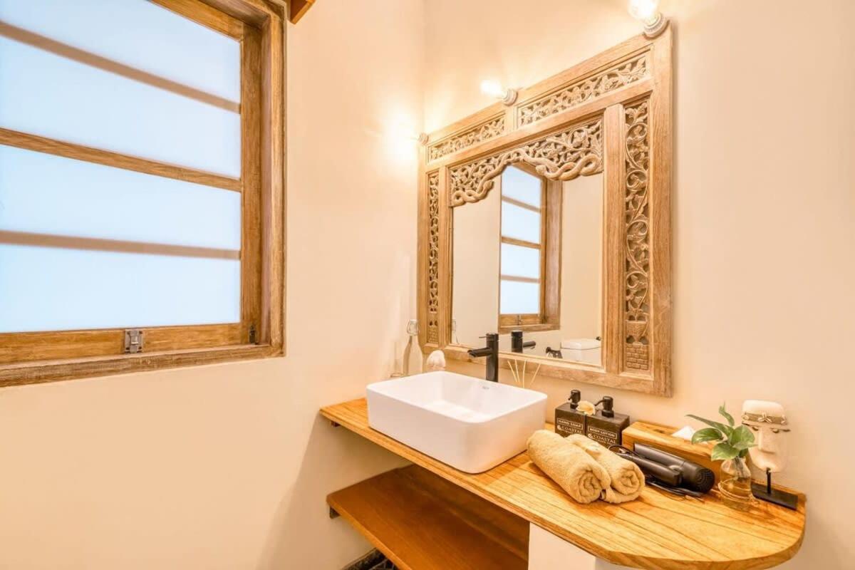 Villa Venice - 2000m2 Garden Right Behind Seminyak (Bali)